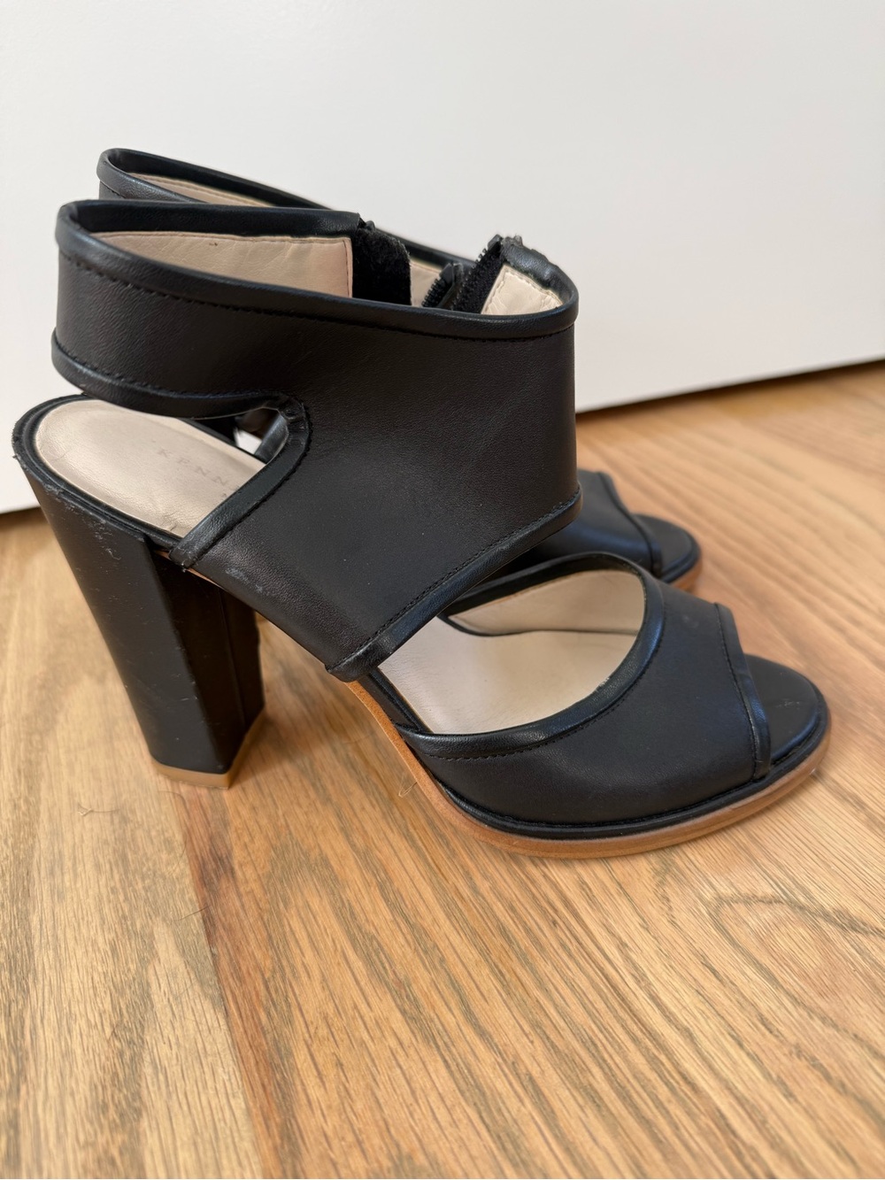 Kenneth Cole New York Stacy Black Leather Ankle Cuff Block Heel Sandals Size 6M